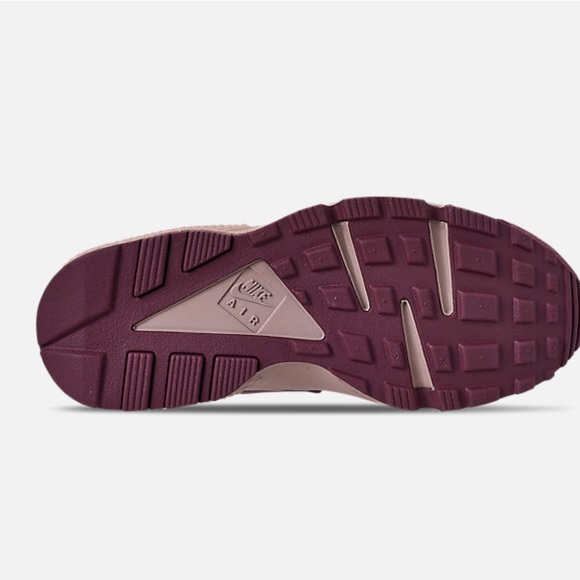Women’s Nike Air Huarache Running Shoes - Picture 7 of 8